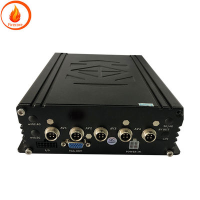 Montagem de um gravador de DVR de carro monitoramento de disco rígido sistema DVR de quatro canais